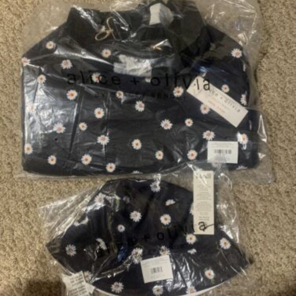 Brand New Alice & Olivia Duffel Bag & Bucket Hat Daisy Print. - Picture 5 of 9